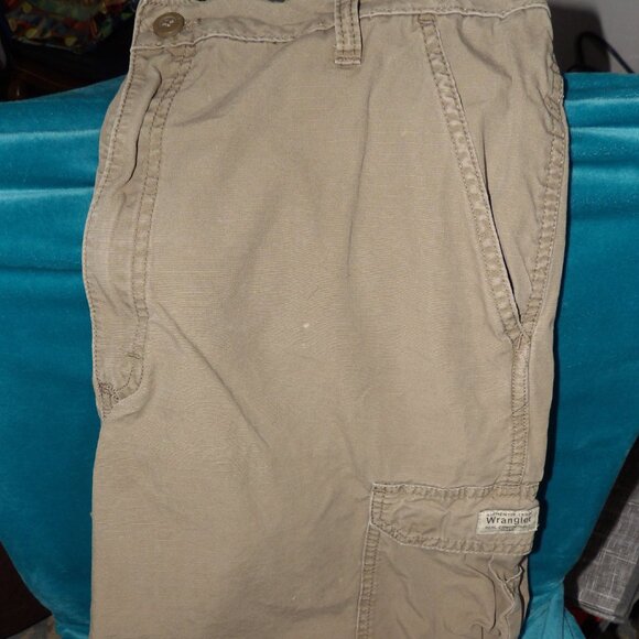 WRANGLER SZ 36  Dark Tan Bermuda Type Shorts for Men - Picture 1 of 3